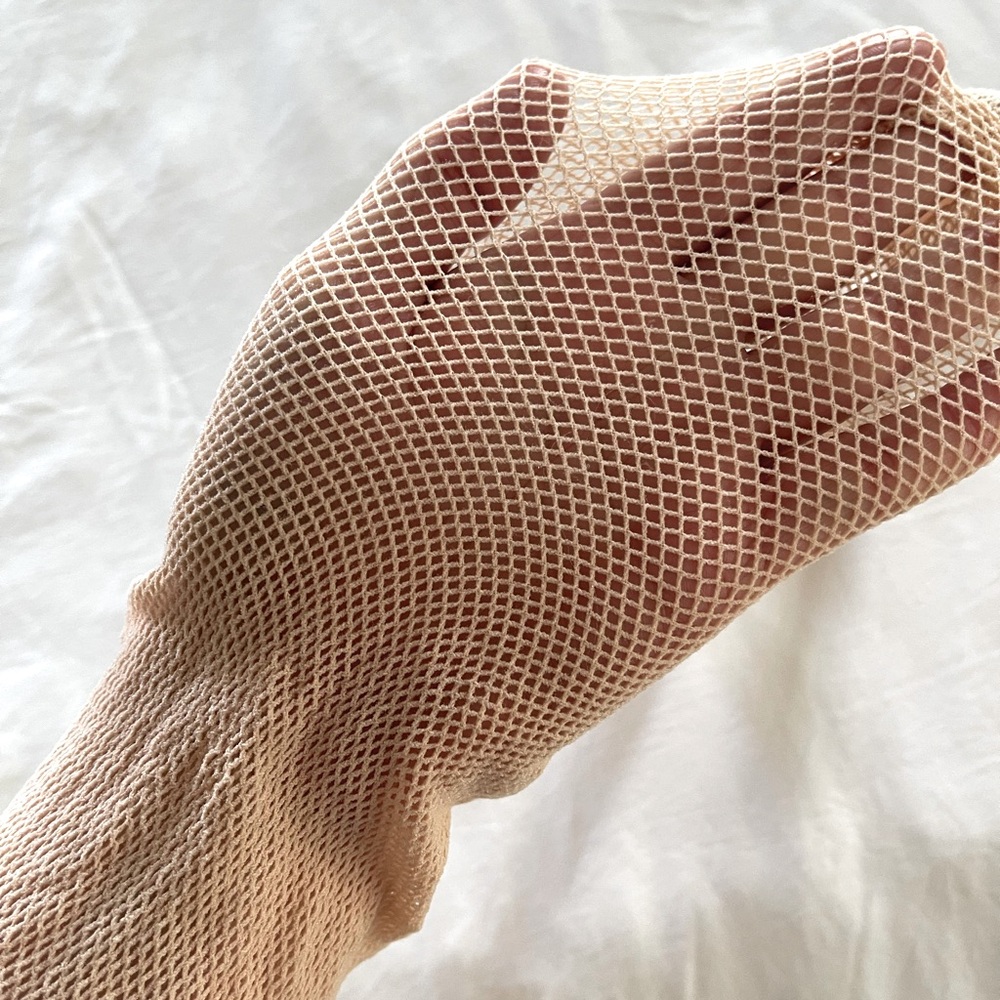 Nude Barre light flesh colored fishnets Size Large/XL